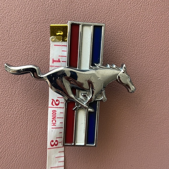 MUSTANG original badge - right. - Picture 9 of 10